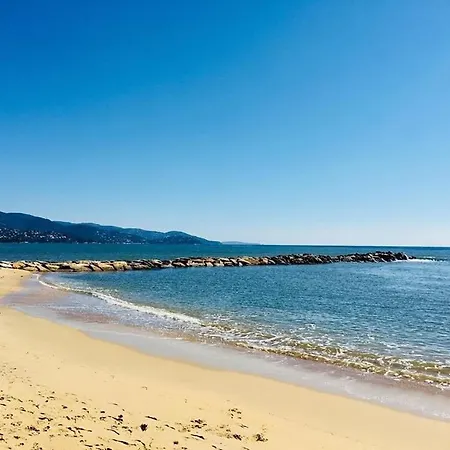 Lv360-307 Vue 4 Couchages * Le Lavandou