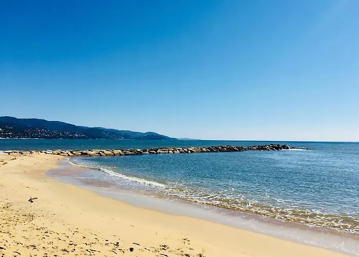 Lv360-307 Vue 4 Couchages * Le Lavandou