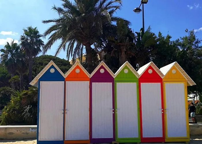 Lv360-307 Vue 4 Couchages * Le Lavandou